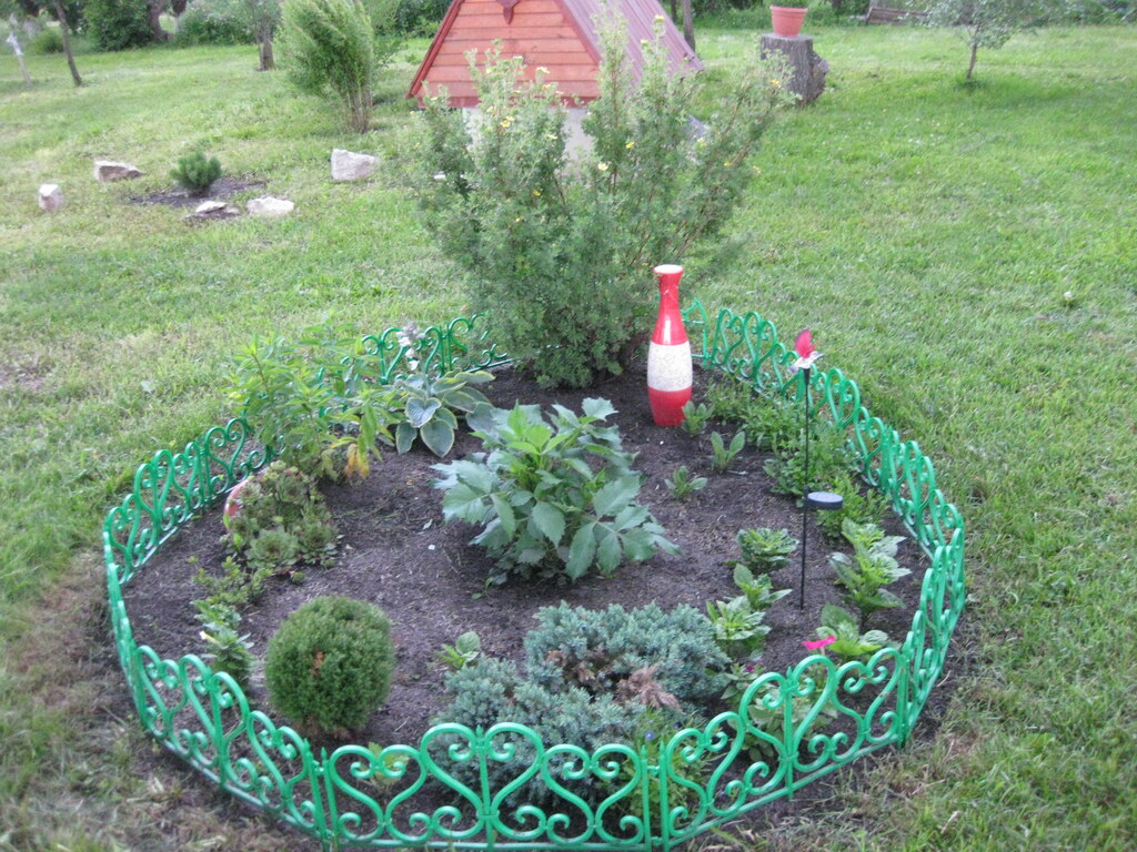 В саду